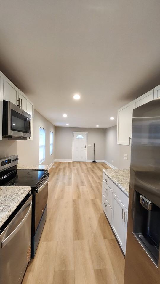 4630 Farrington Ave - Photo 4 of 11