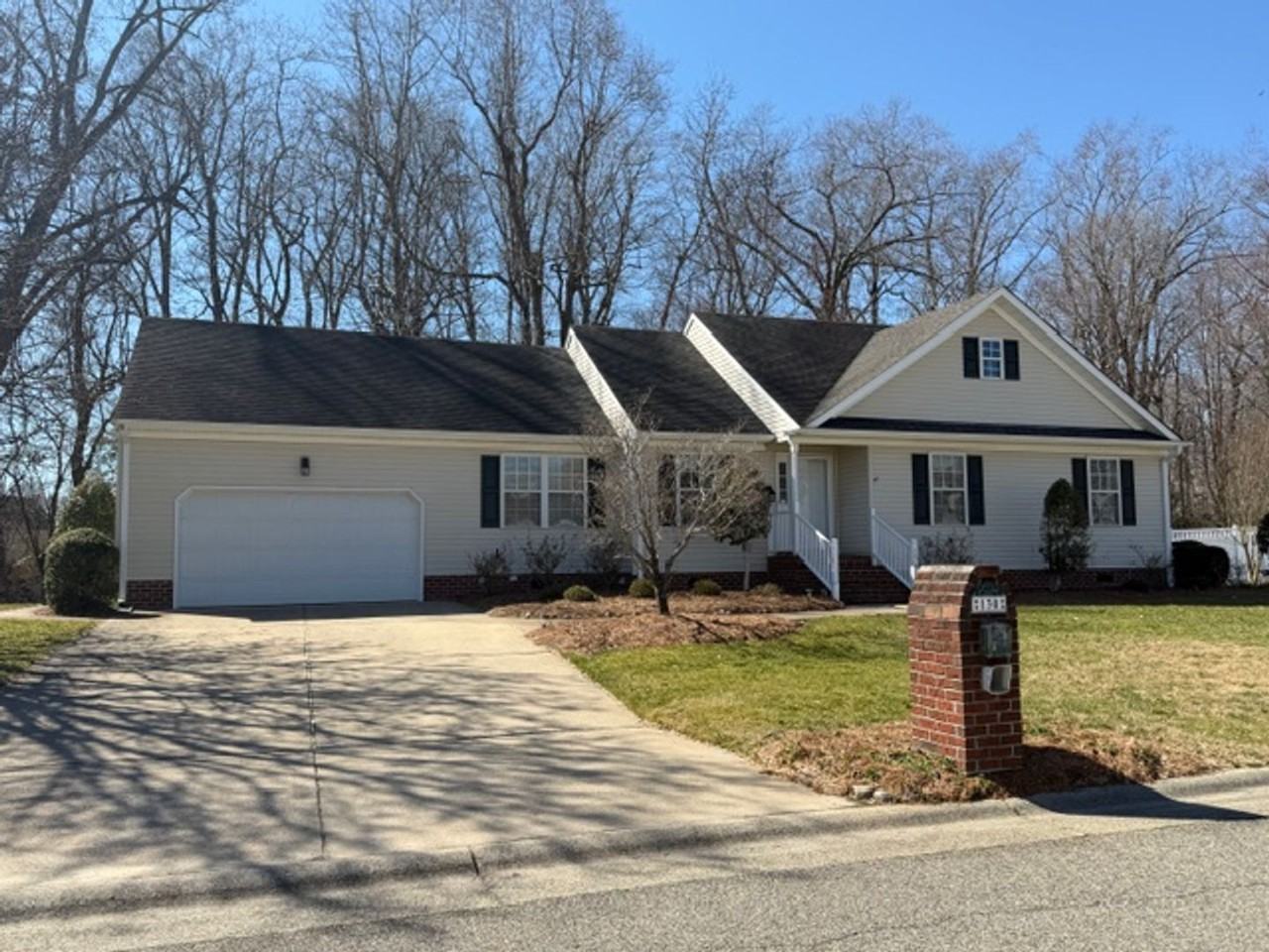 130 Dutchess Way - Photo 2 of 33