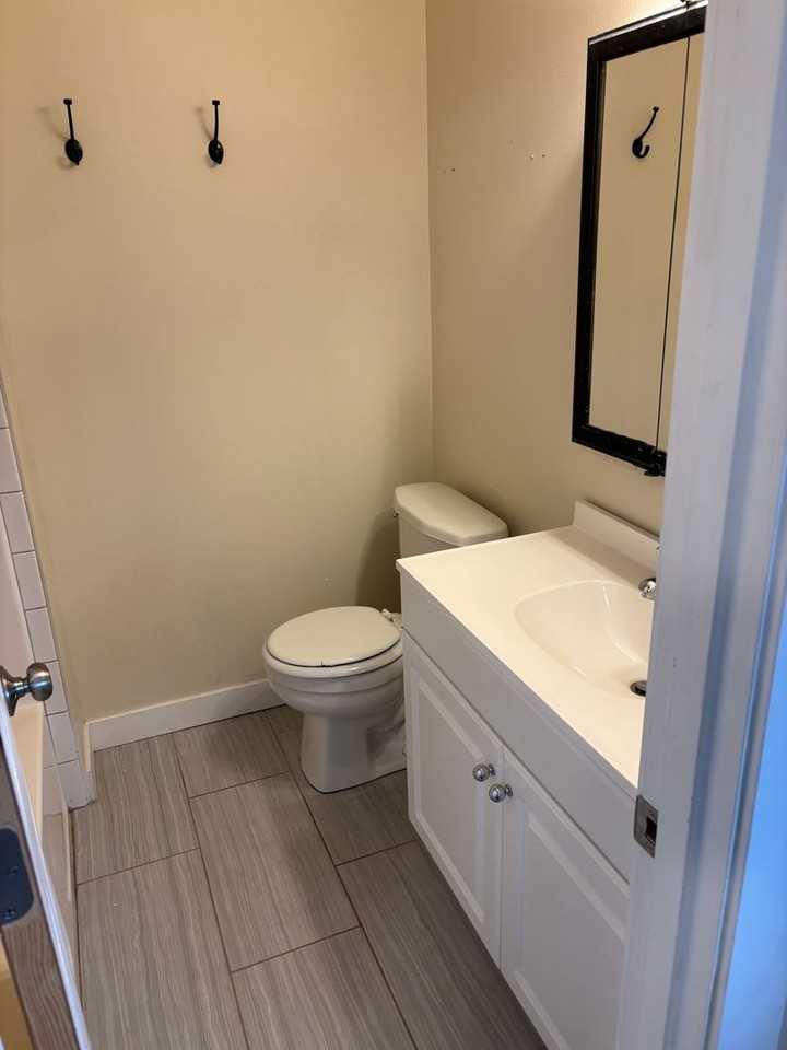 1646 Sw 34th St - Photo 3 of 15