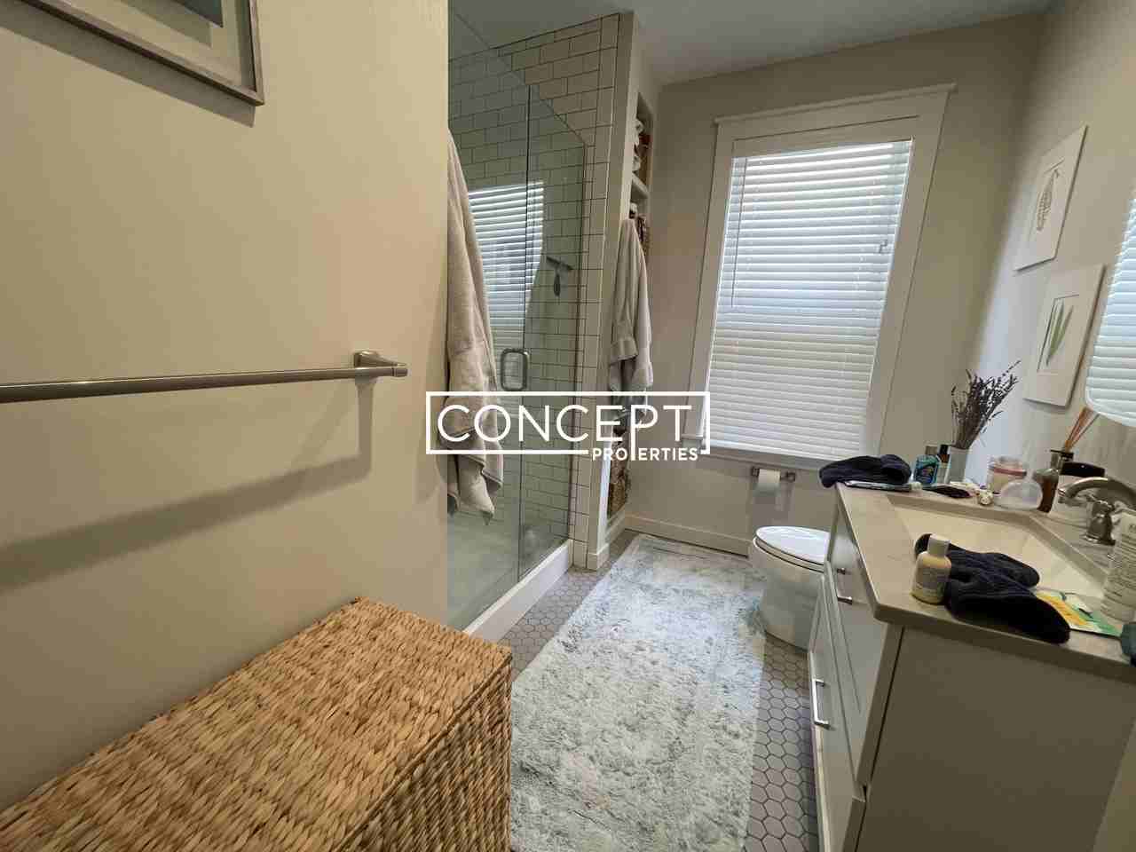 568 Green St #1 - Photo 6 of 8