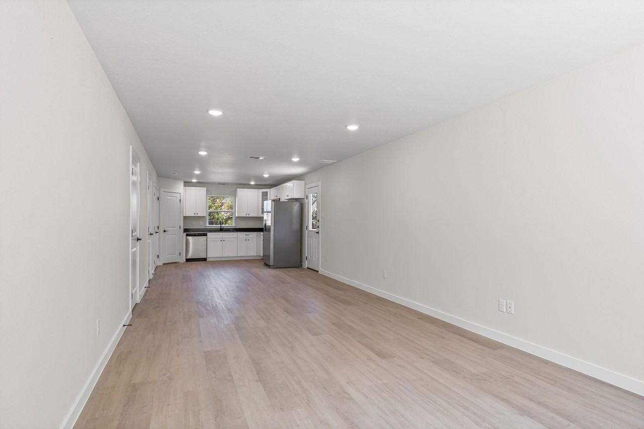 1407 S 5th St - Photo 3 of 30