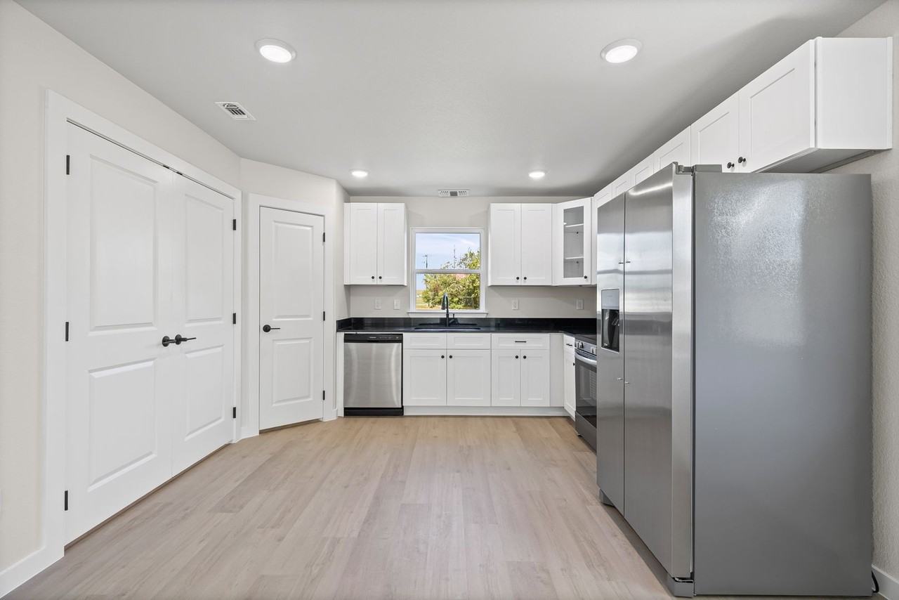 1407 S 5th St - Photo 6 of 30