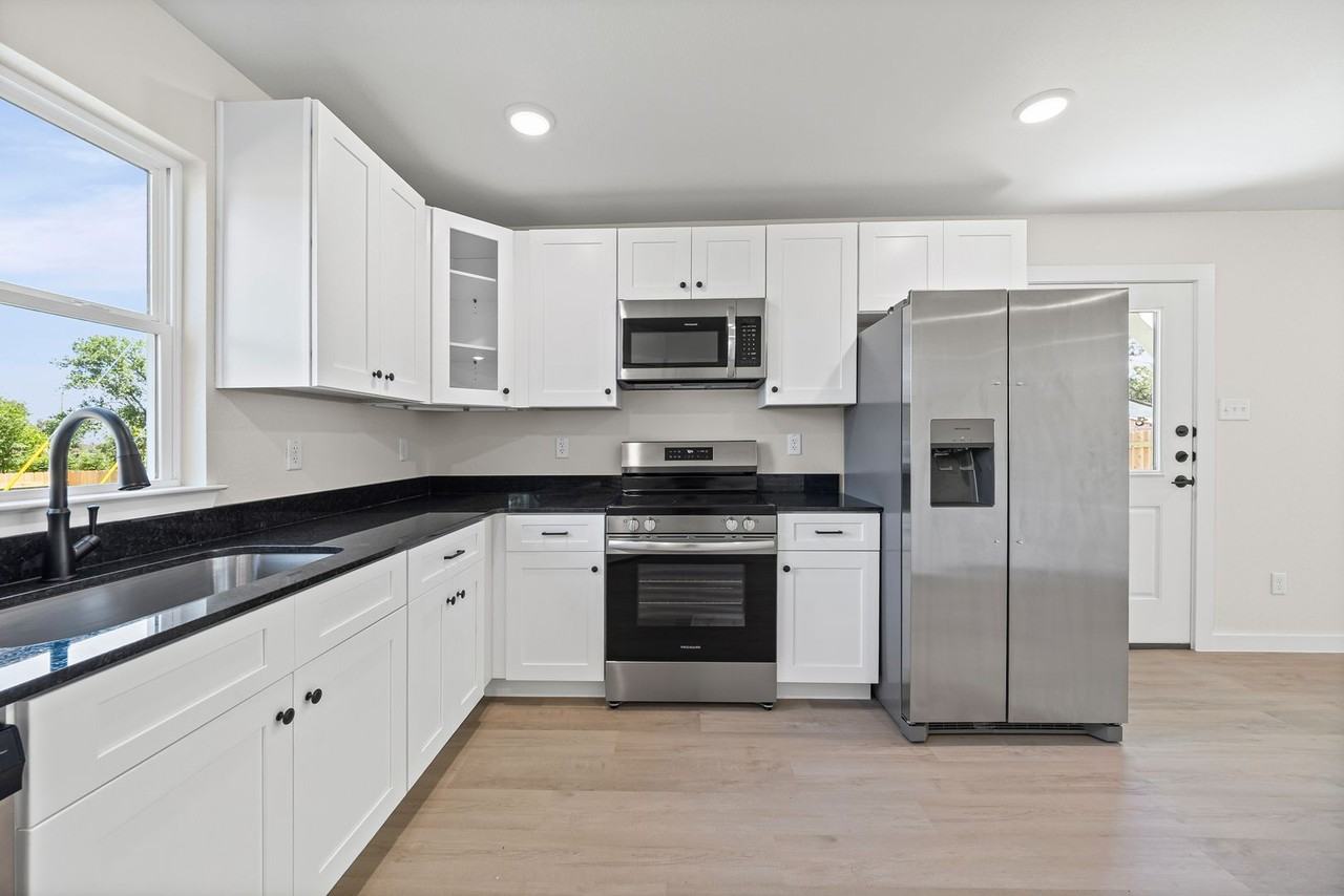 1407 S 5th St - Photo 7 of 30