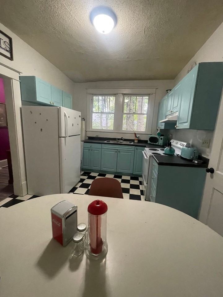 611 Goodwin Ave - Photo 6 of 15