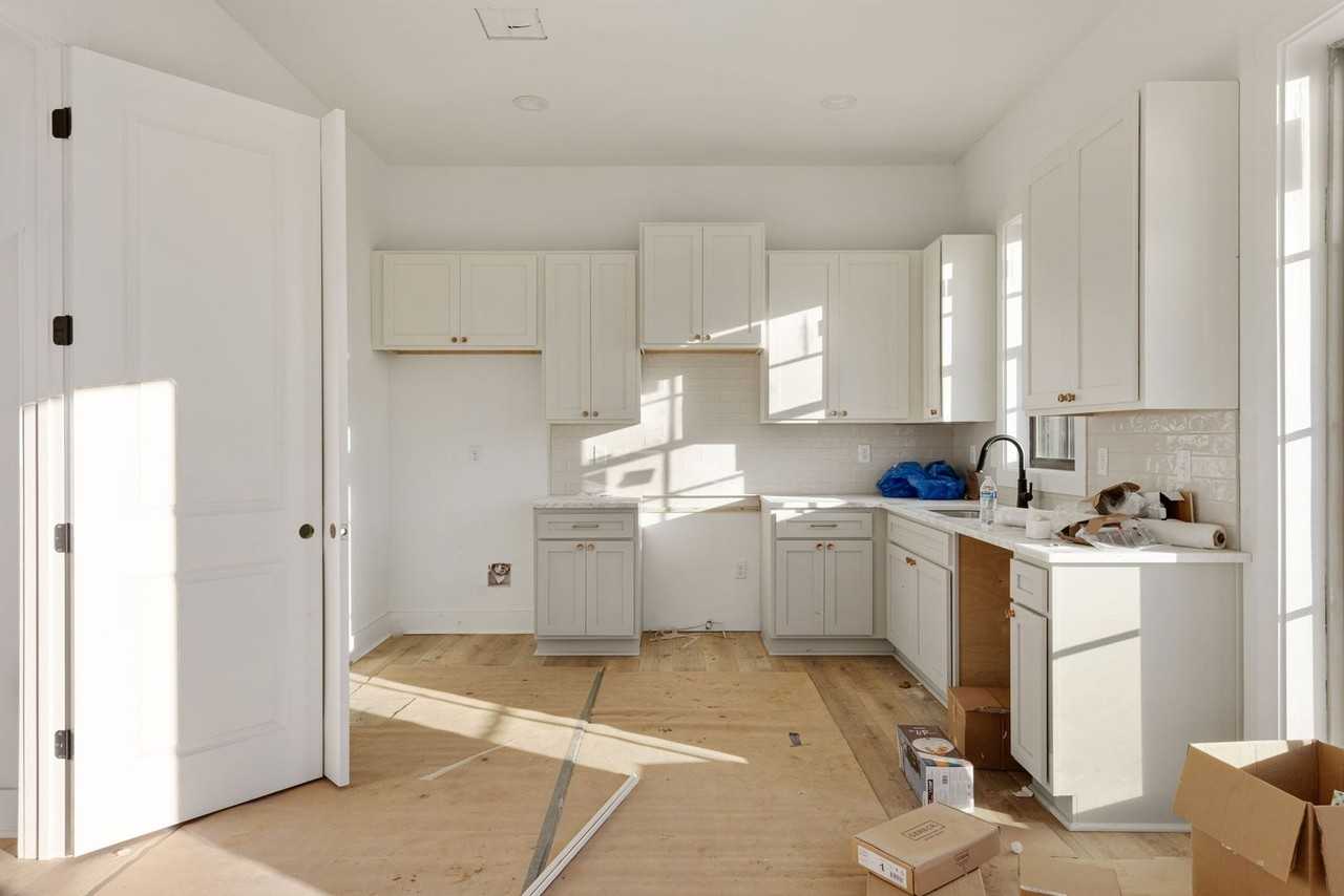 905 Broyles St - Photo 4 of 25