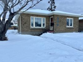 featured image of 2126 Arthur St E