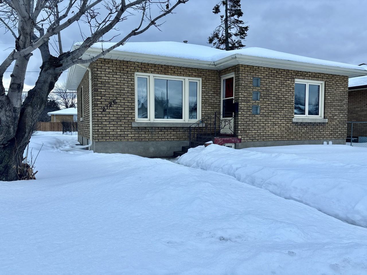 2126 Arthur St E - Photo 2 of 40