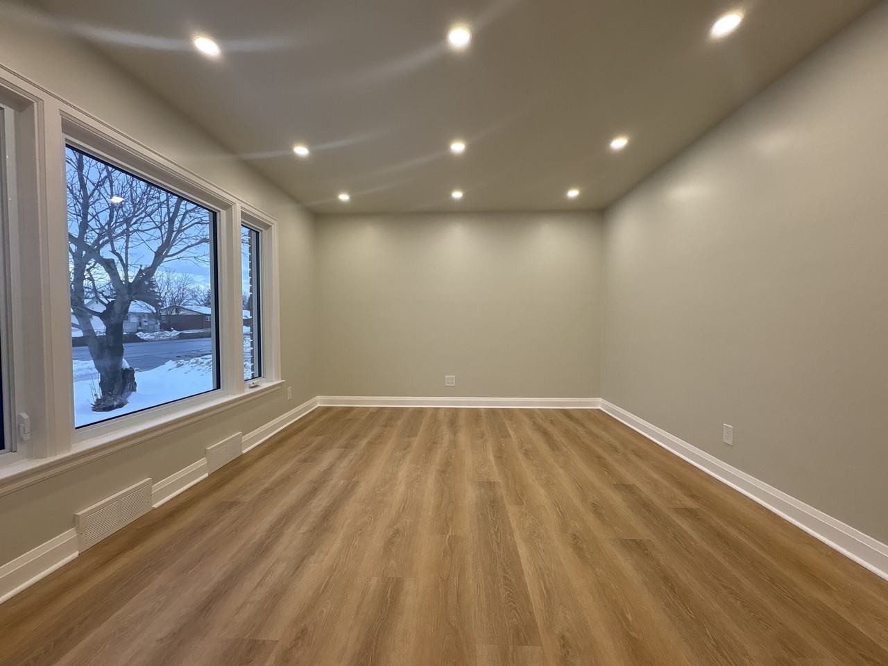 2126 Arthur St E - Photo 4 of 40