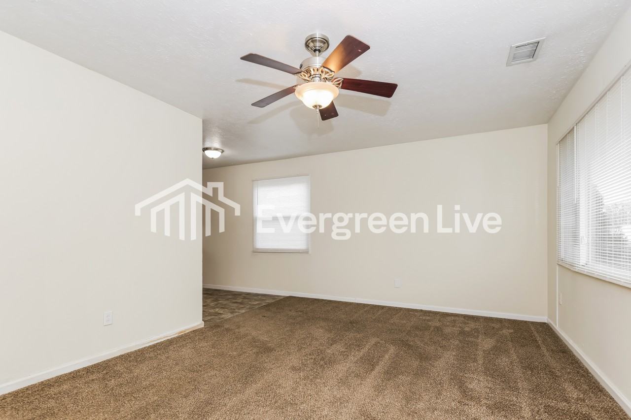 516 Kirkwood Dr - Photo 3 of 15