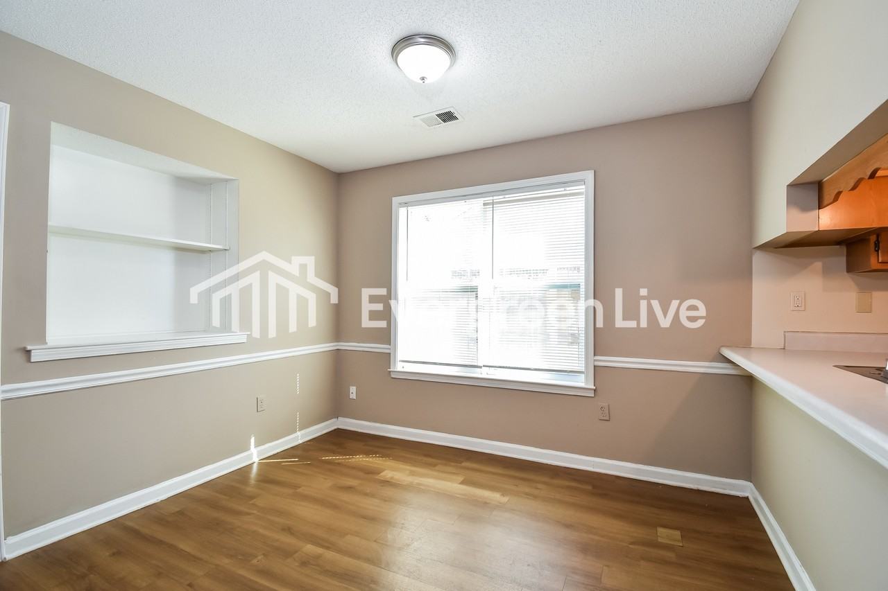6894 Snyder Rd - Photo 4 of 15