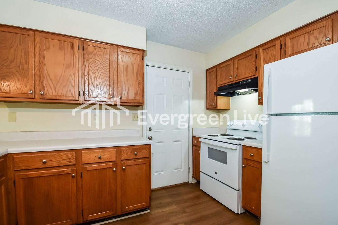 6894 Snyder Rd - Photo 6 of 15