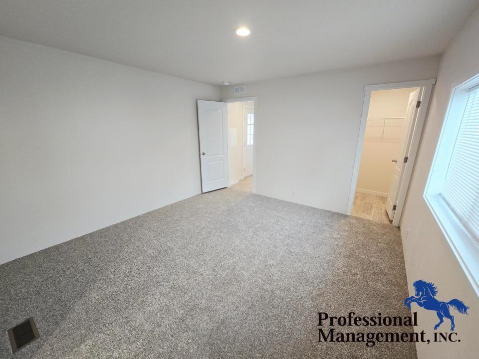 922 Yellowstone River Rd #E5 - Photo 5 of 9