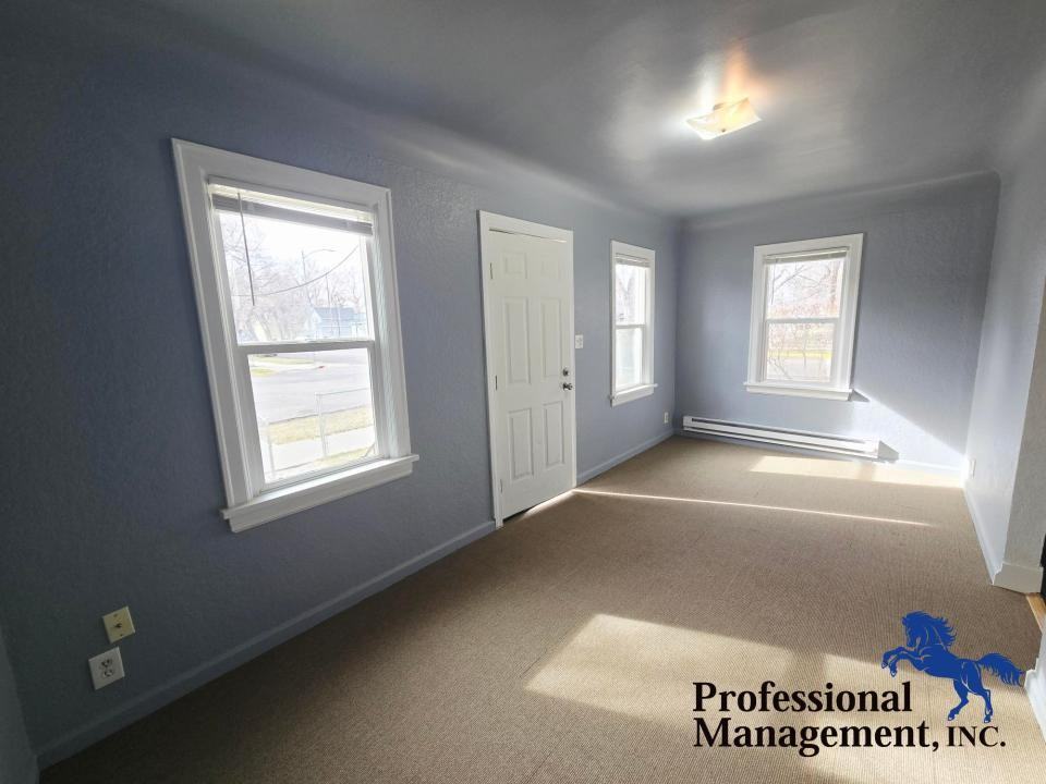 303 S 31st St #2 - Photo 2 of 5