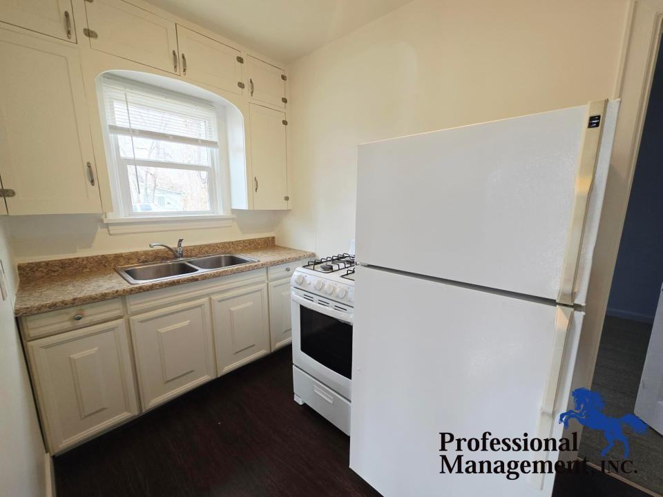 303 S 31st St #2 - Photo 3 of 5