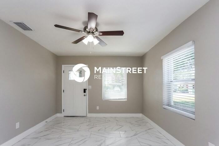 3911 W Walnut St - Photo 2 of 16