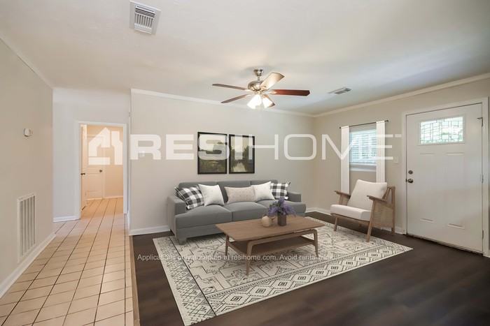 7127 Kings Dr - Photo 4 of 17