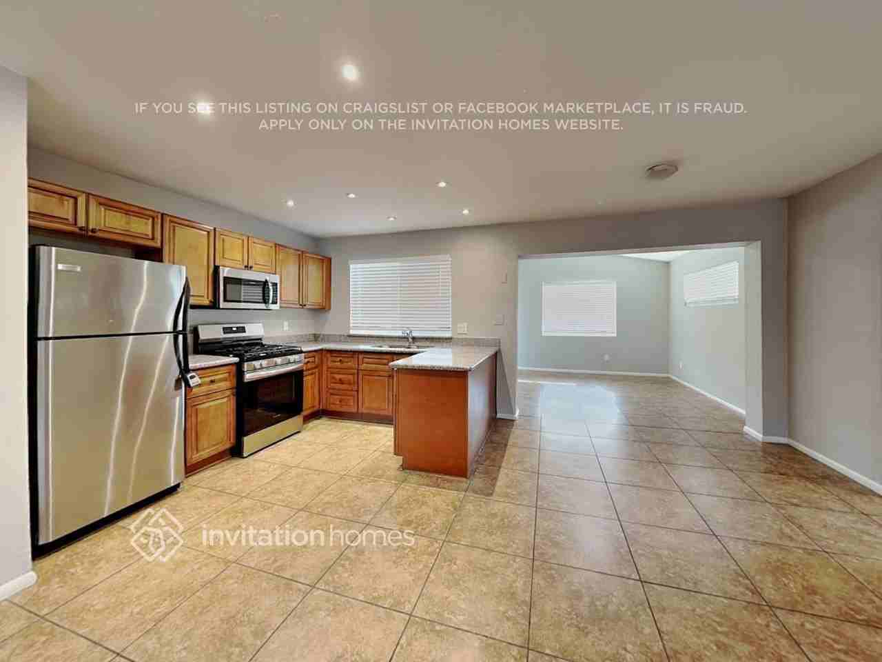 19231 N 17th Dr - Photo 6 of 18