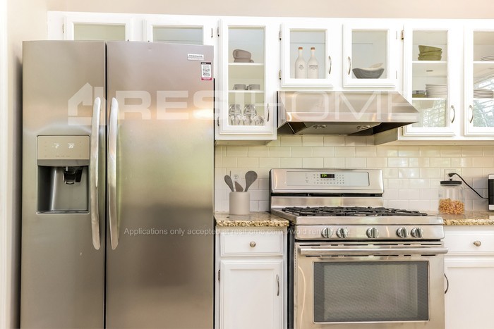 4920 Alexis Dr - Photo 2 of 18