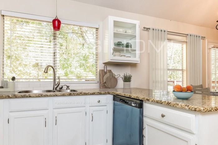 4920 Alexis Dr - Photo 3 of 18