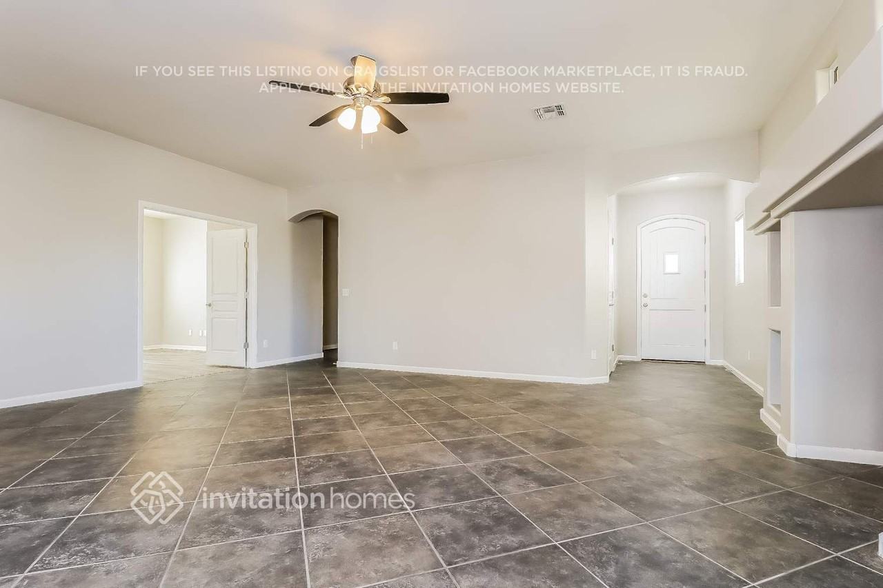 43042 N Outer Bank Dr - Photo 3 of 16