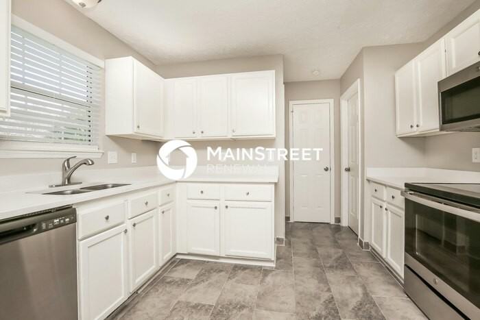 1012 Oak Ridge Ct - Photo 6 of 17