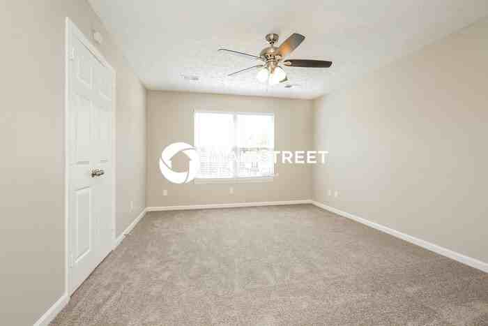 1012 Oak Ridge Ct - Photo 7 of 17