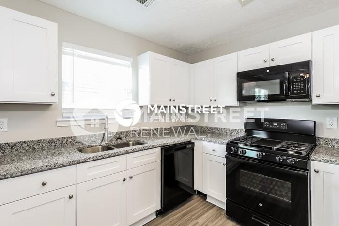 7925 Woodlake Dr - Photo 6 of 12