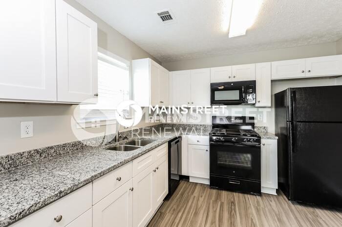 7925 Woodlake Dr - Photo 7 of 12