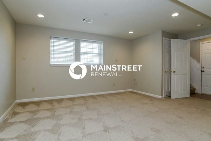 8556 N Gower Ave - Photo 7 of 17