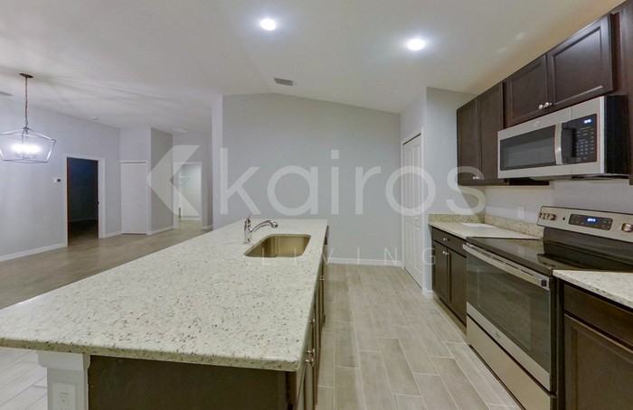 227 Pennfield St - Photo 7 of 22