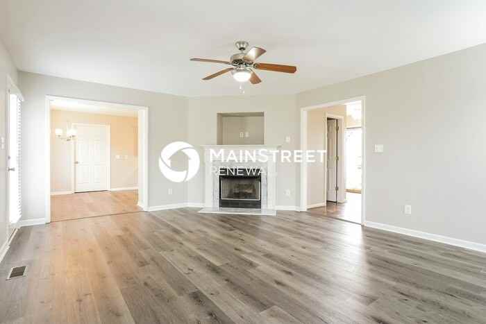 114 Clarence Ln - Photo 3 of 18