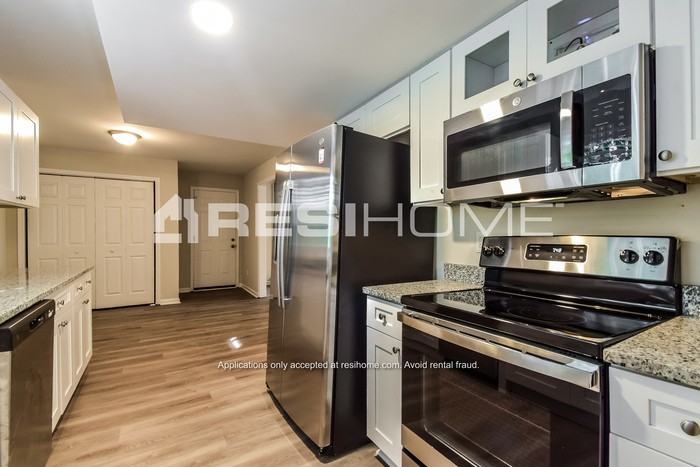 5219 Rockborough Trl - Photo 3 of 21