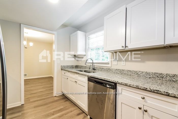 5219 Rockborough Trl - Photo 4 of 21