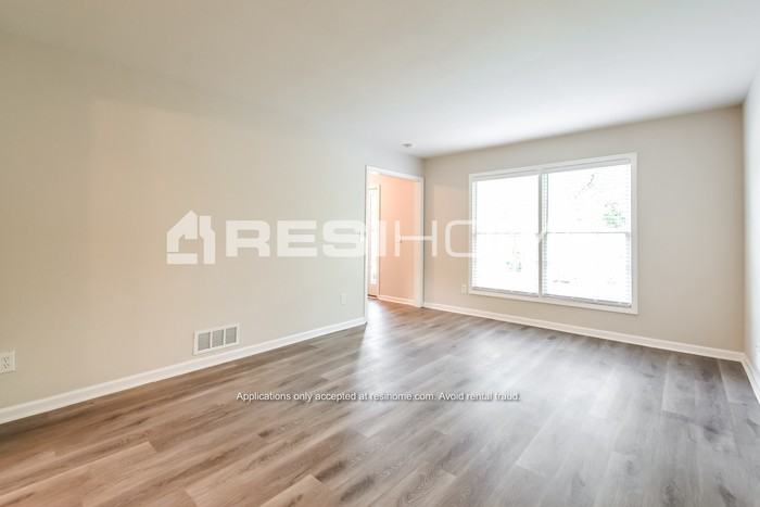 5219 Rockborough Trl - Photo 7 of 21