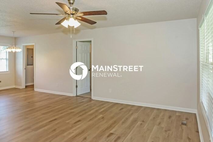 417 Congress Dr - Photo 3 of 16