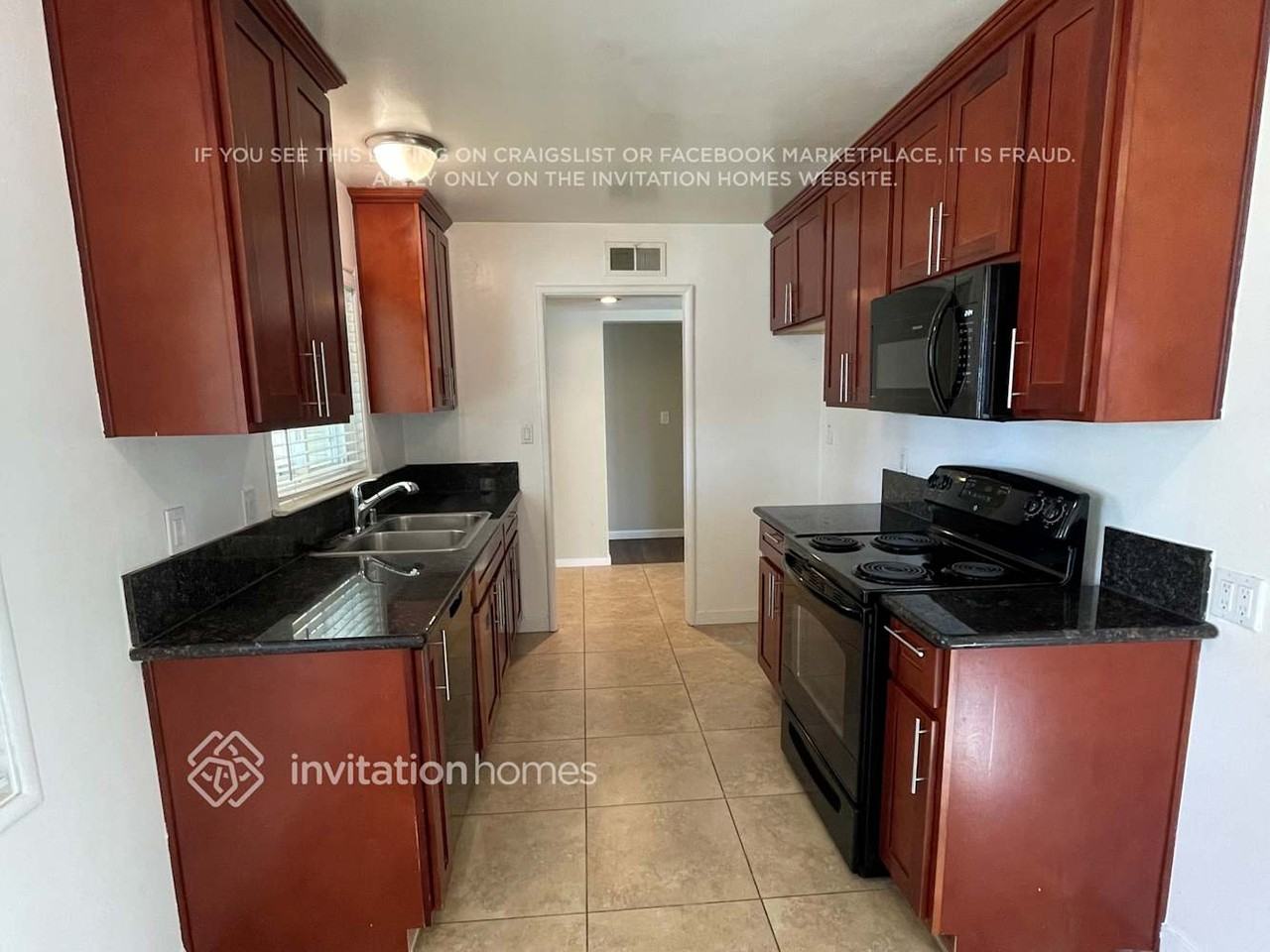 3230 Wright St - Photo 4 of 10