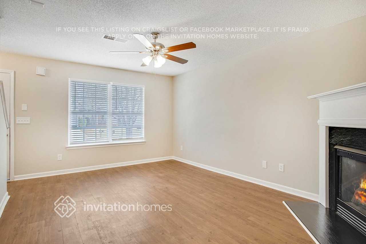 263 Coral Cir - Photo 4 of 25