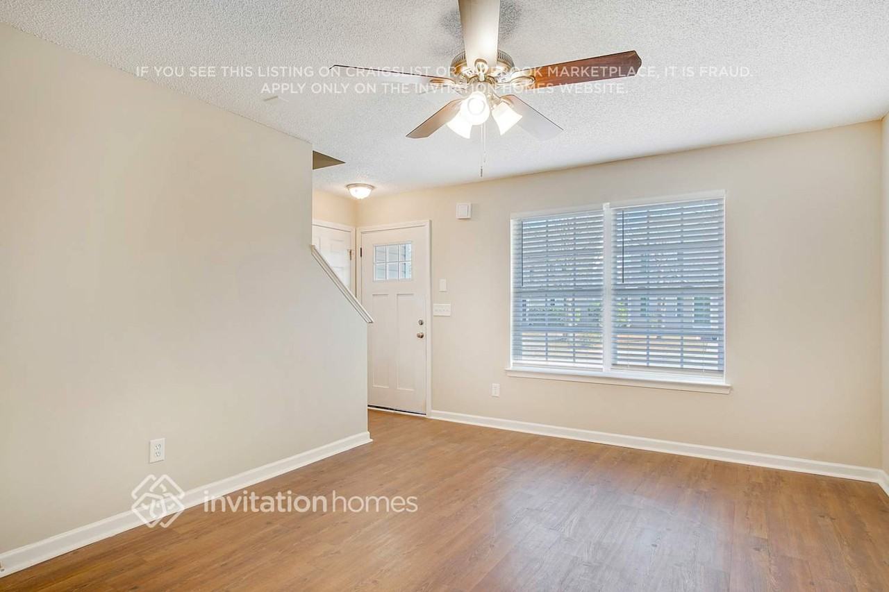 263 Coral Cir - Photo 5 of 25