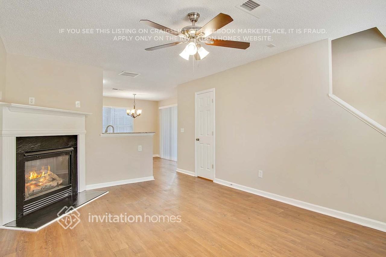 263 Coral Cir - Photo 6 of 25