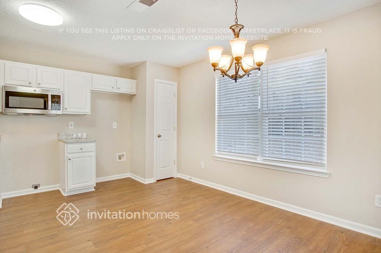 263 Coral Cir - Photo 7 of 25