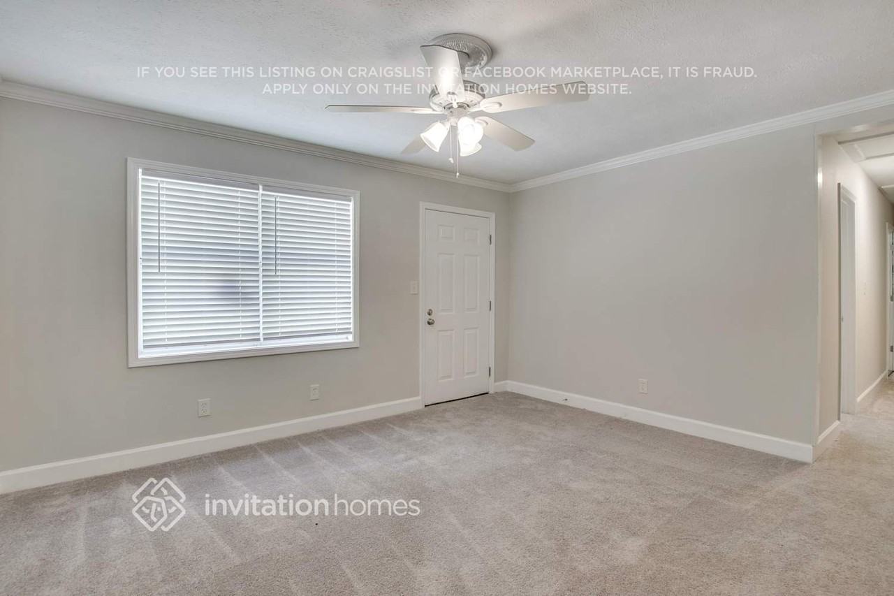 3552 Meadowview Dr - Photo 2 of 17