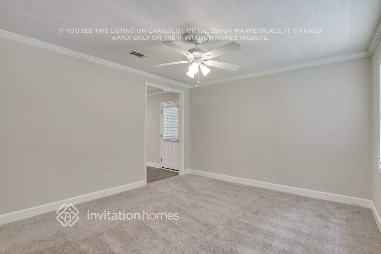 3552 Meadowview Dr - Photo 4 of 17