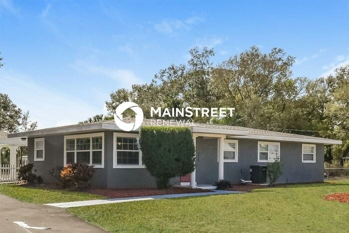 220 61st Ave E - Photo 3 of 16