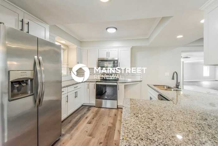 220 61st Ave E - Photo 7 of 16