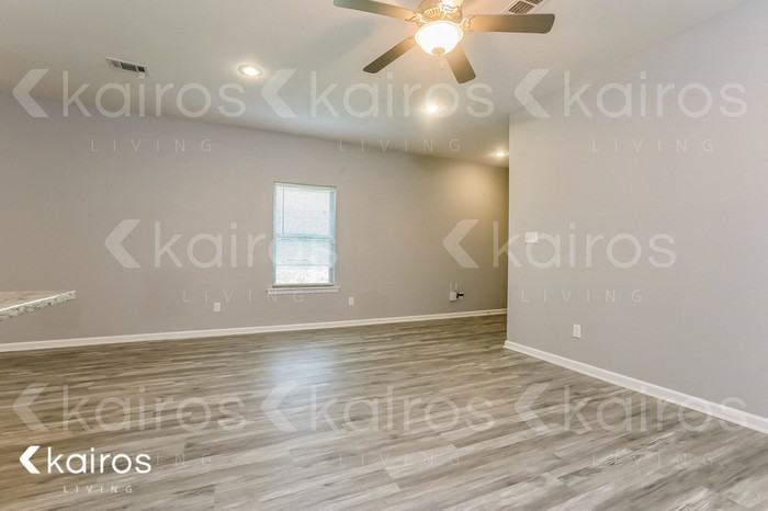 1914 Perry St #B - Photo 4 of 18