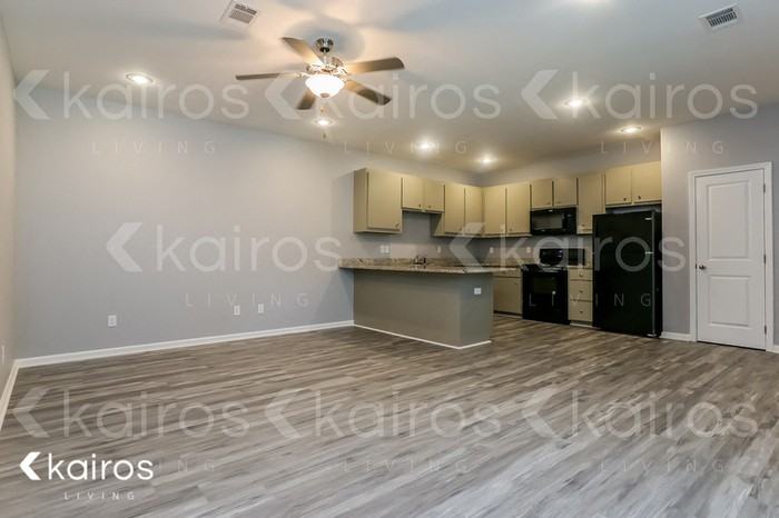 1914 Perry St #B - Photo 5 of 18