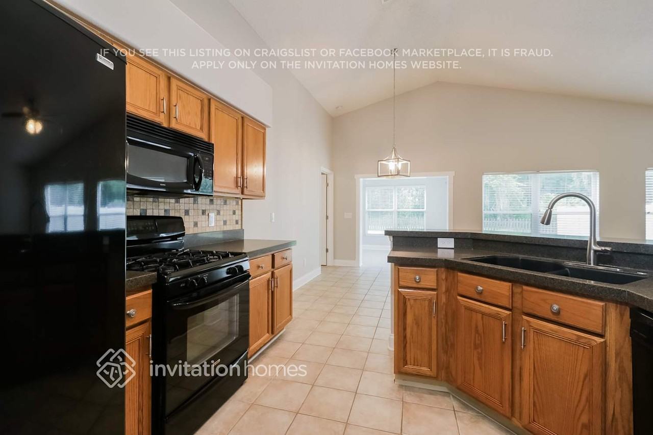 1327 Crimson Clover Ln - Photo 5 of 17