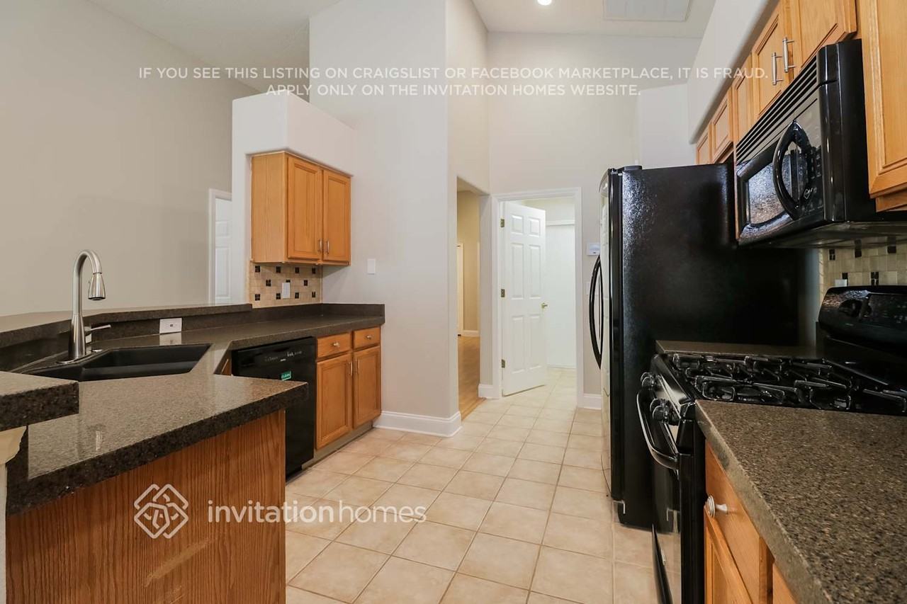 1327 Crimson Clover Ln - Photo 6 of 17