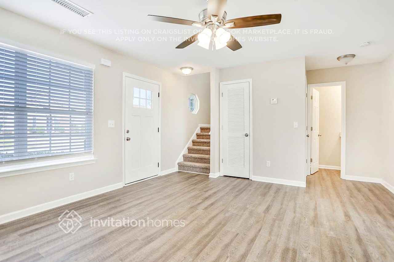 371 Coral Cir - Photo 2 of 22