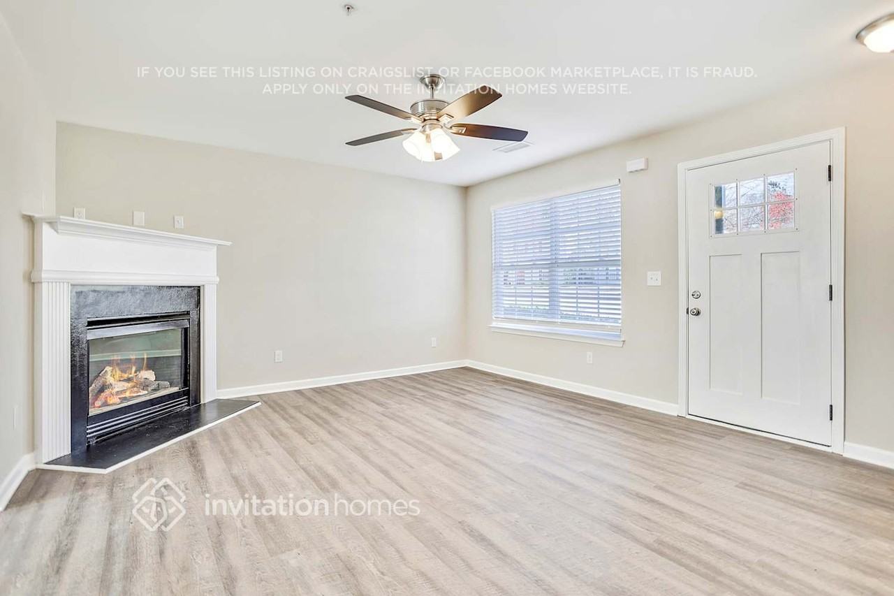 371 Coral Cir - Photo 3 of 22